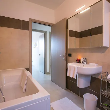 Sleeps 12 Pool Air Con Tremezzo
