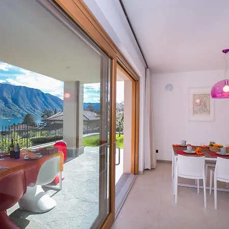 Sleeps 12 Pool Air Con