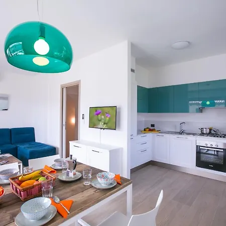 Sleeps 12 Pool Air Con *